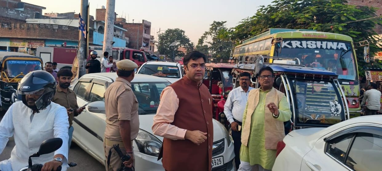 Siddharthnagar News : Firefighters stuck in traffic jam for an hour