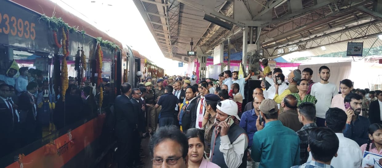 The wait is over: Varanasi-Khajuraho Vande Bharat Express will run from today