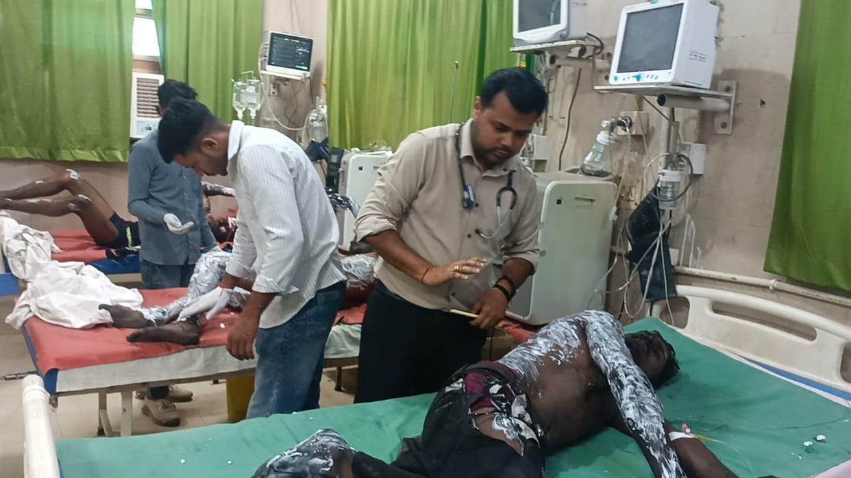 Explosion in a factory manufacturing chemicals from tyres, four injured