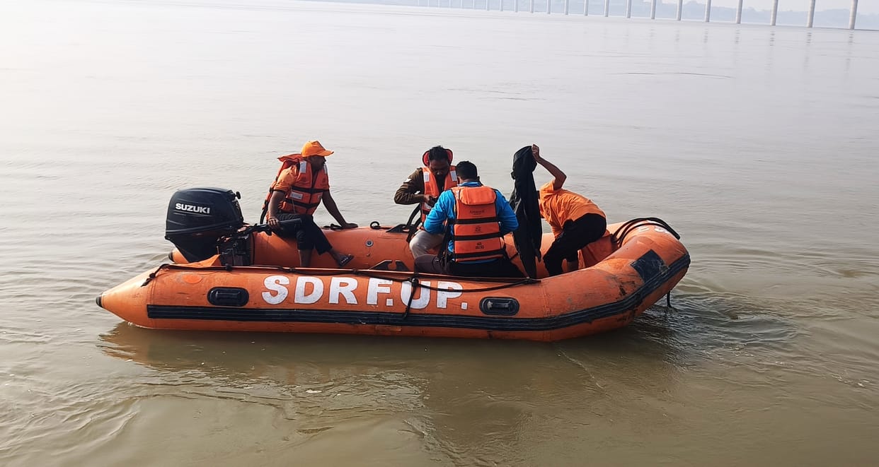 SDRF enters Yamuna river to search for drowned youth, crocodile spotted