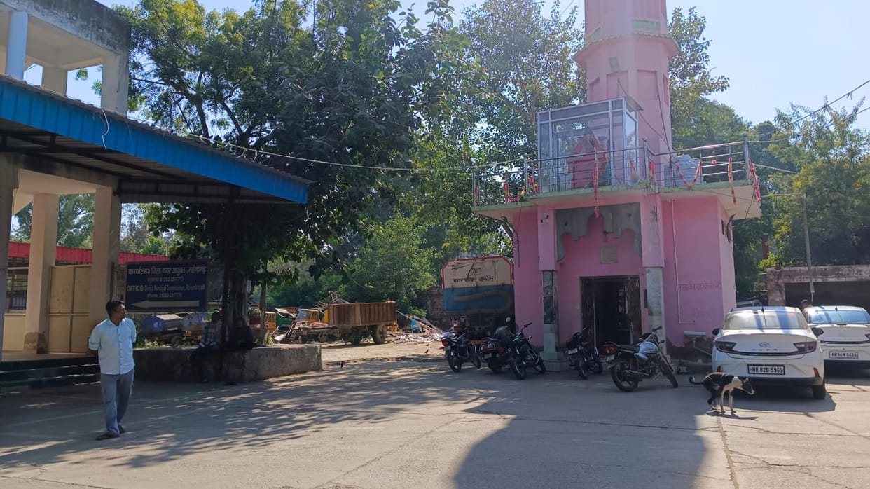 The temple will be shifted near the main gate of the Nagar Panchayat and a four-storey building will be constructed.