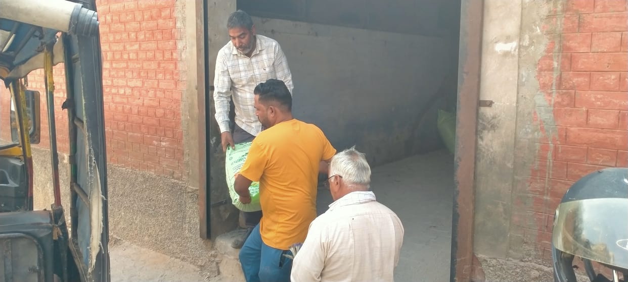 100 bags of DAP distributed at the government fertilizer center