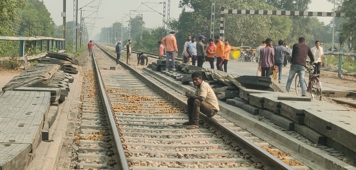 Traffic remained closed for five hours for overhauling and packing.