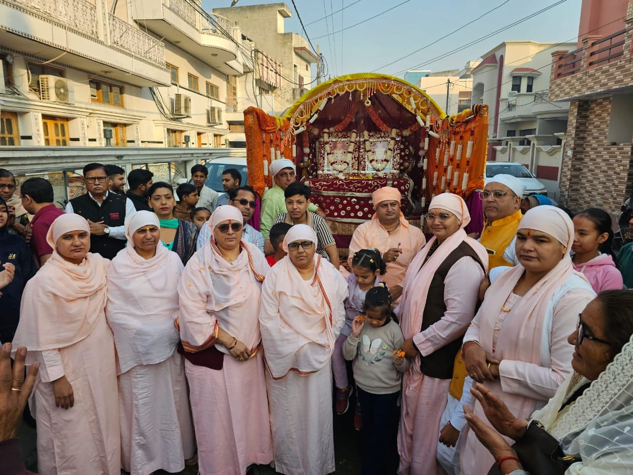 Prabhat Pheri organised in the month of Kartik at Shri Advaita Swarup Anant Ashram Nangli Wali Kutiya