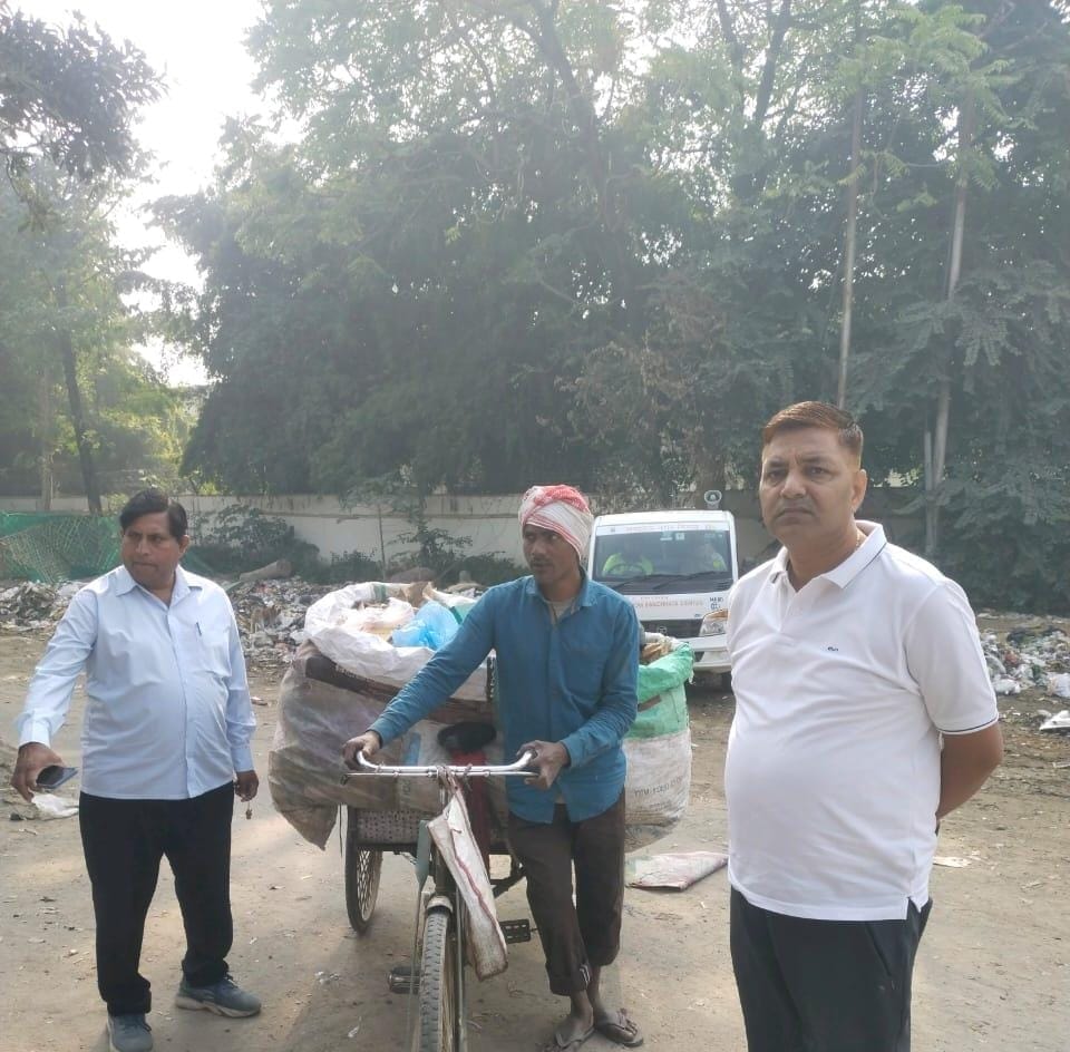 Jankipuram was found littered with garbage.