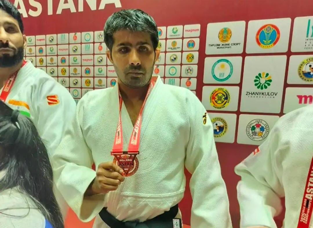 Rohit won a bronze medal in Para Judo at the international level, after losing his eyesight in an accident.