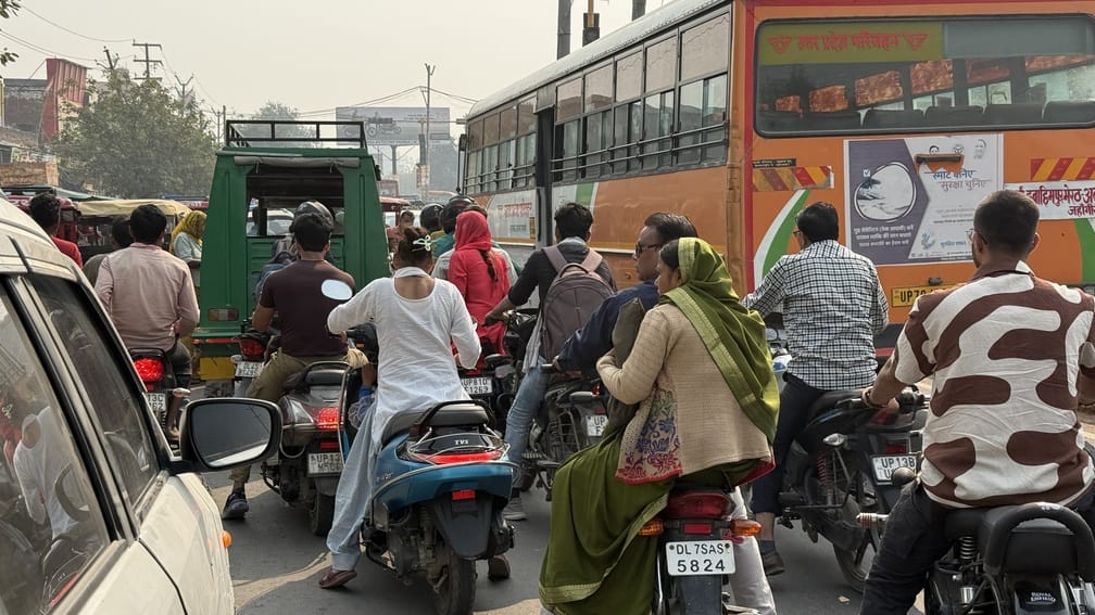Autos and e-rickshaws occupy more than half the road, affecting traffic.
