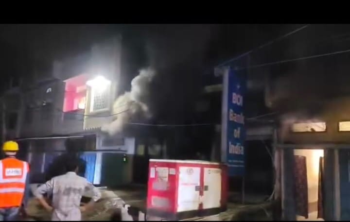 A short circuit caused a fire in a bank, which took one and a half hours to extinguish.