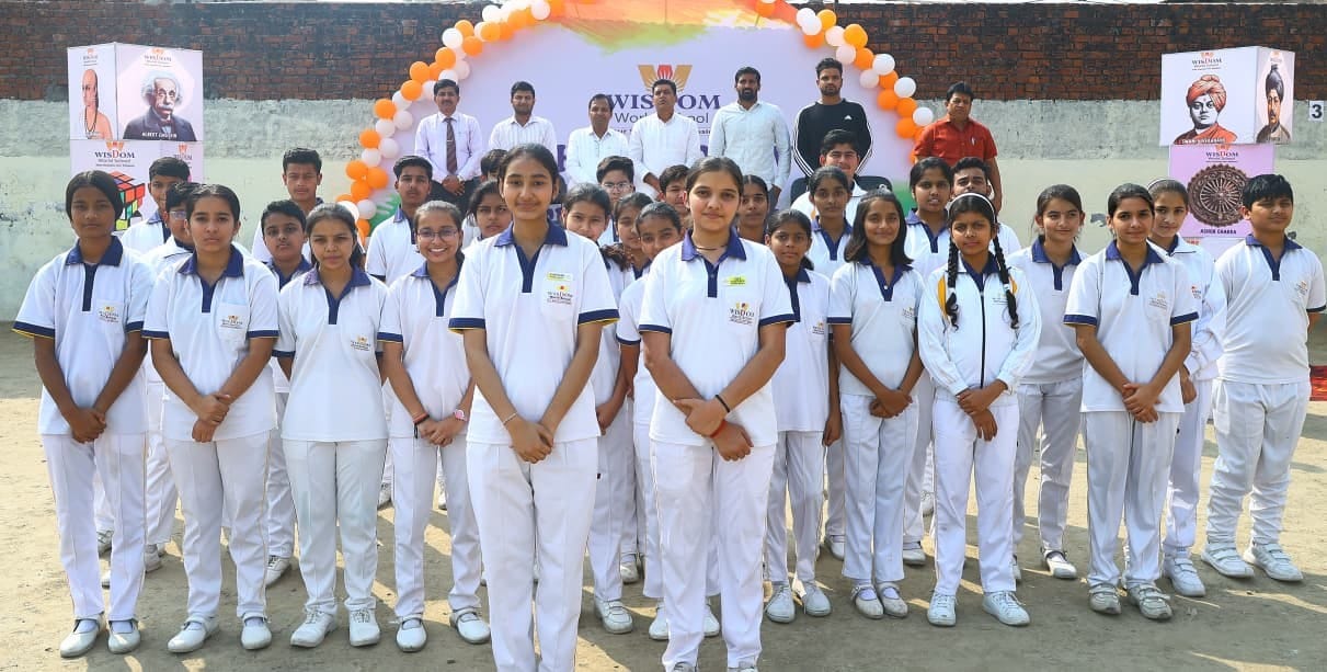 The sports festival began with great fanfare in the school.