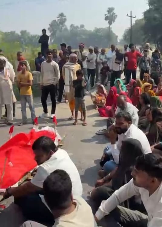 Youth injured in fight dies, villagers block road