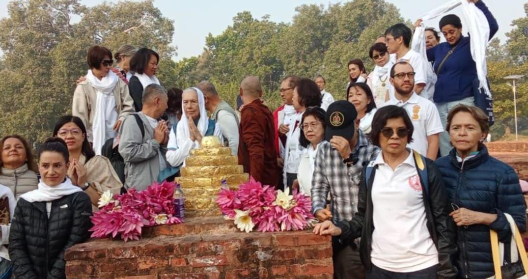 565 followers performed puja at Gandha Kuti