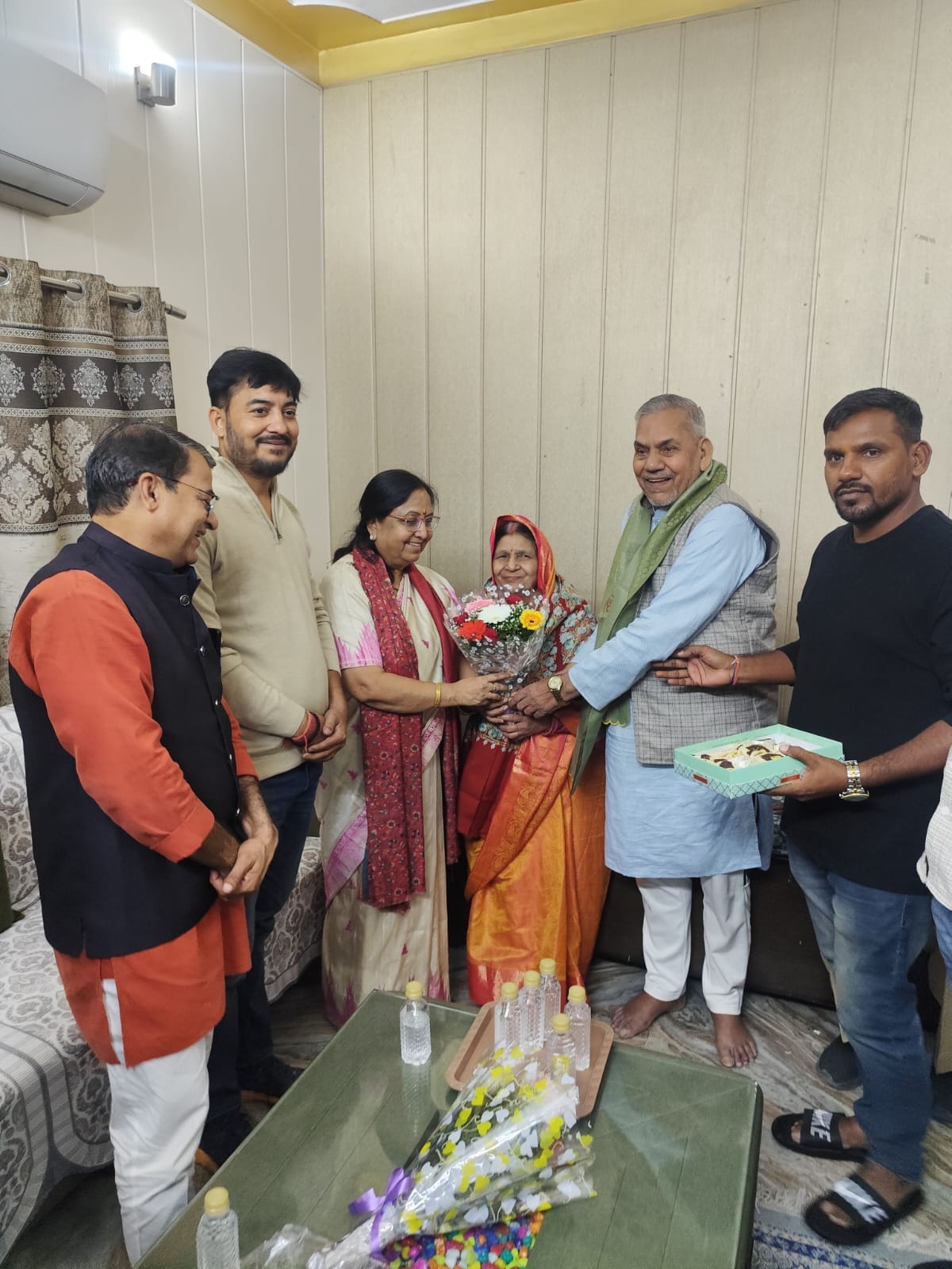 Cabinet Minister reached Deepti's house and offered sweets to the family members.