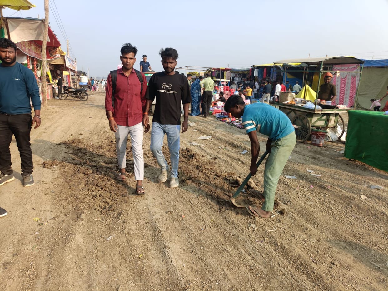 A fair was held at Rangat on a holiday, with over 15,000 people arriving.