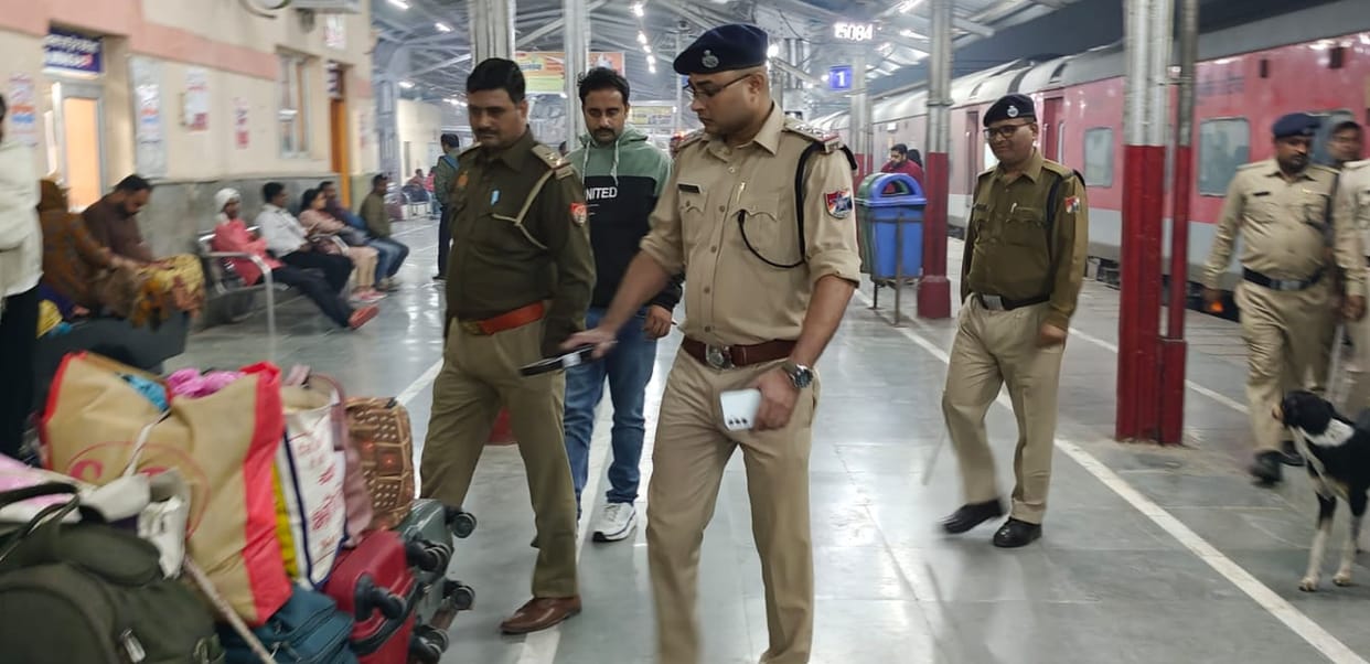 RPF caught four children roaming around Cantt Railway Station had left home without informing anyone