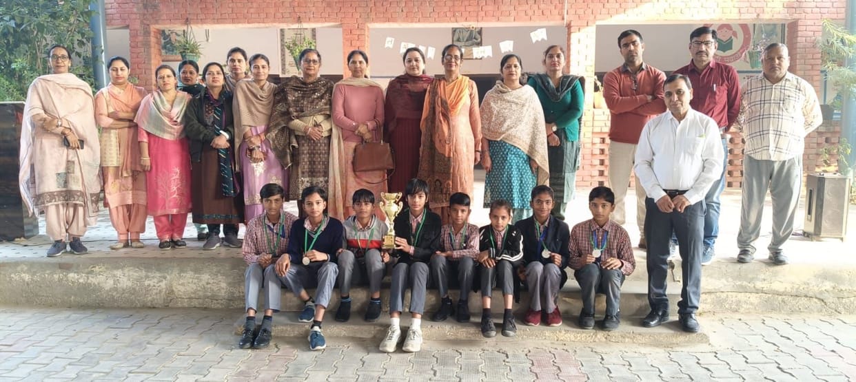Girls of Ujhana School hoisted the flag in the state level sports festival.
