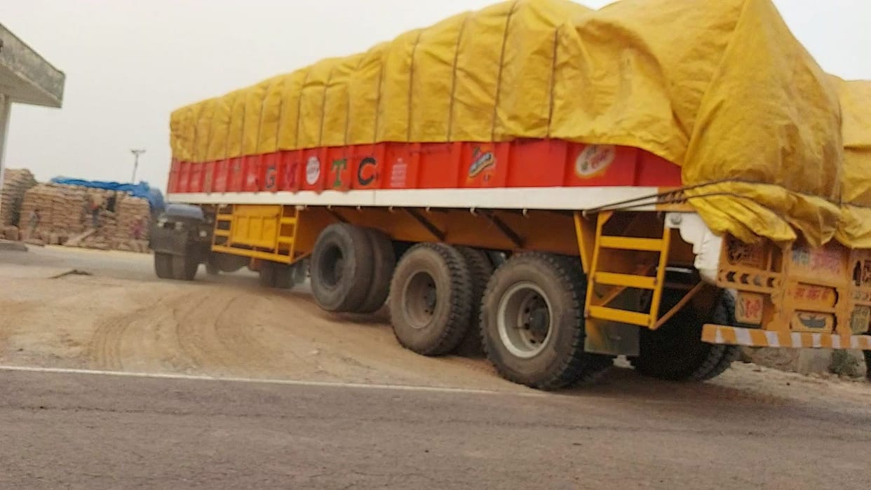 The inflow of foreign rice is not stopping, questions are being raised on the claims of strictness.