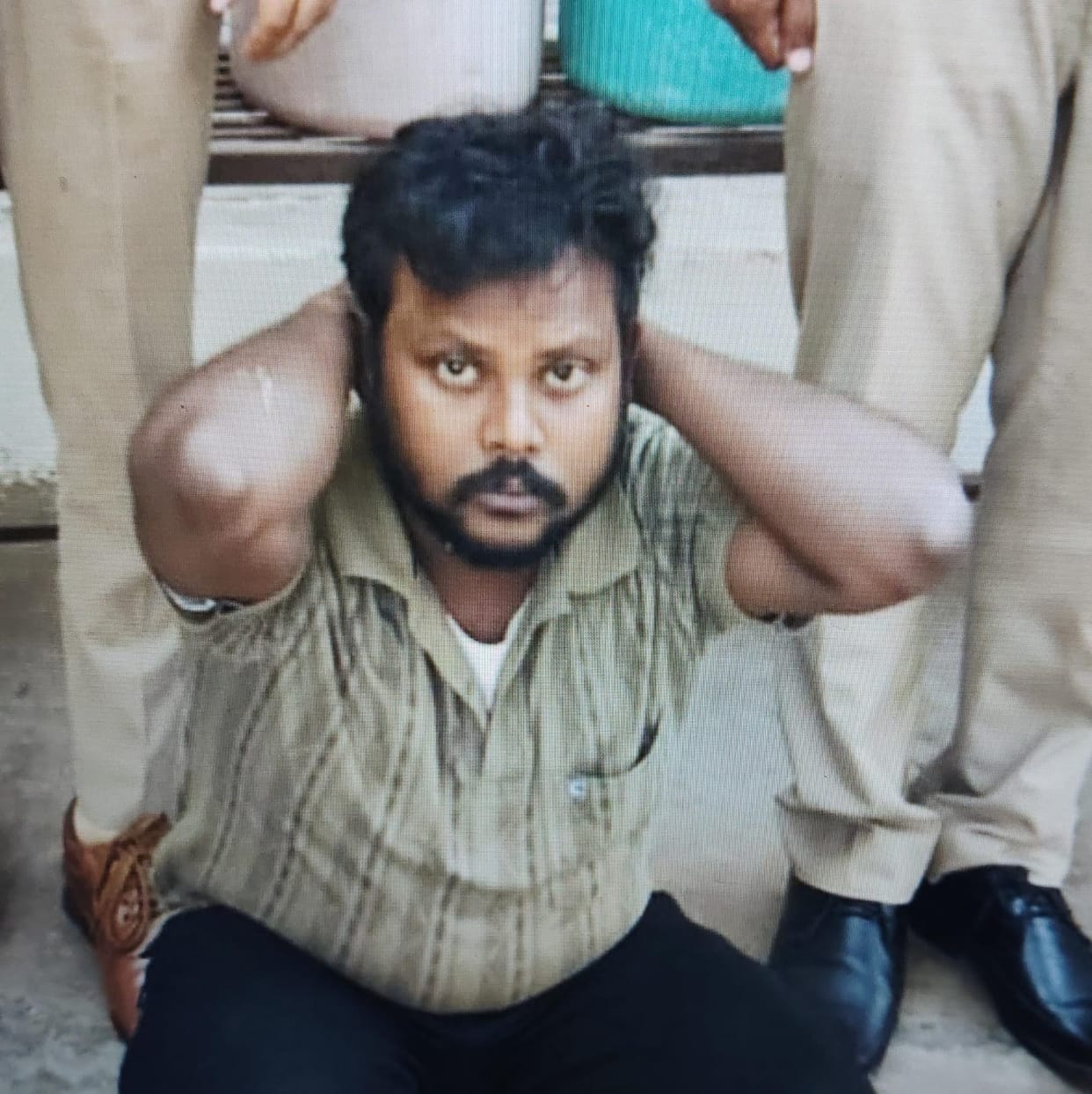 Servant arrested for absconding with gold from jeweller's shop