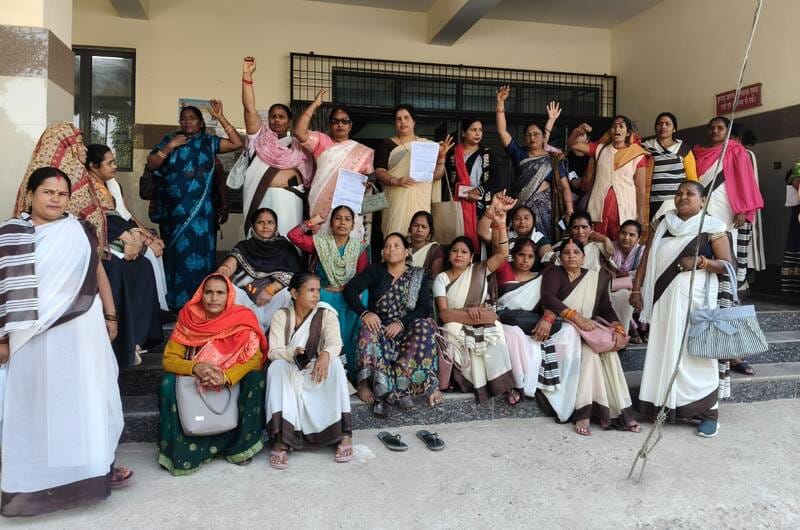 Asha workers protested after not receiving payment