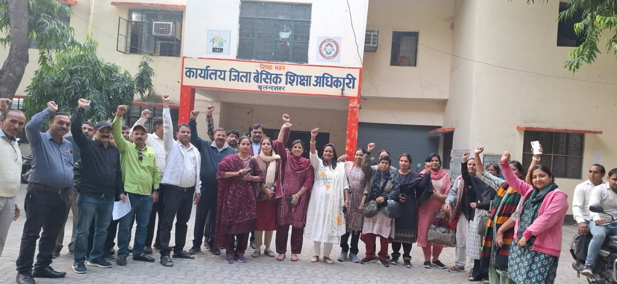 Teachers expressed anger over the warning of withholding salaries and protested.