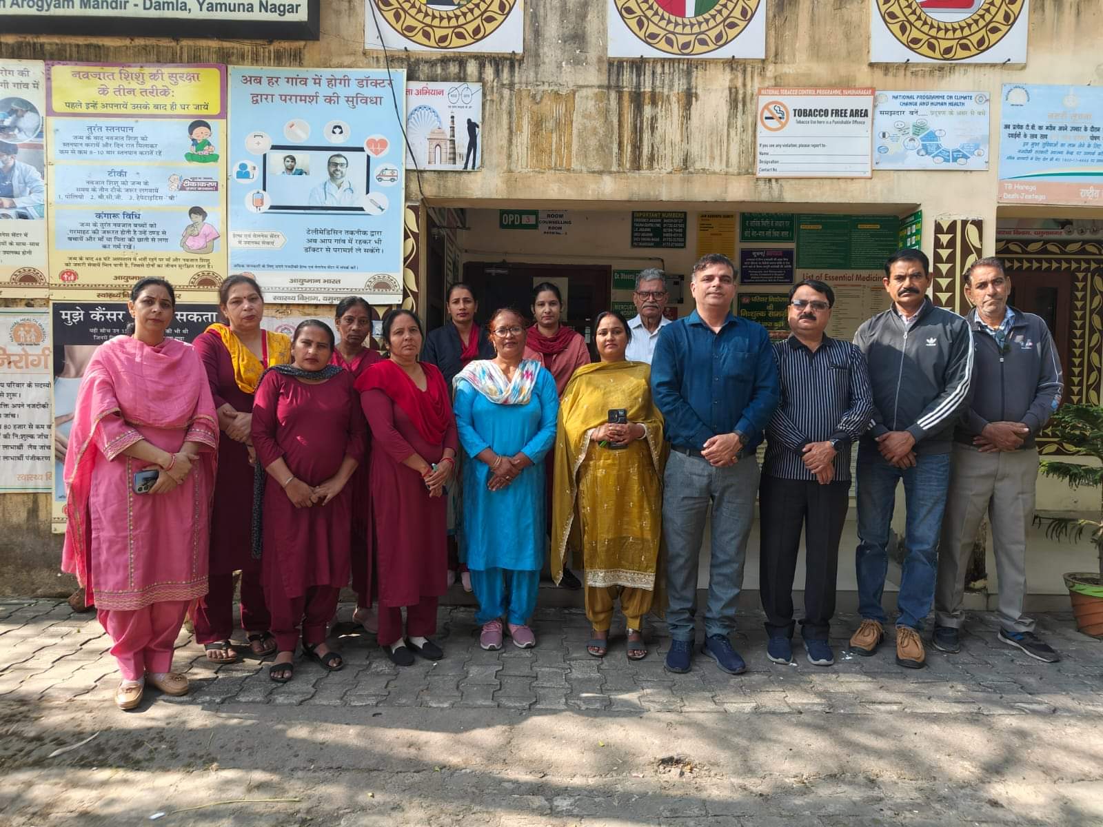 बैठक में हिस्सा लेने पहुंचे समिति के सदस्य। प्रवक्ता