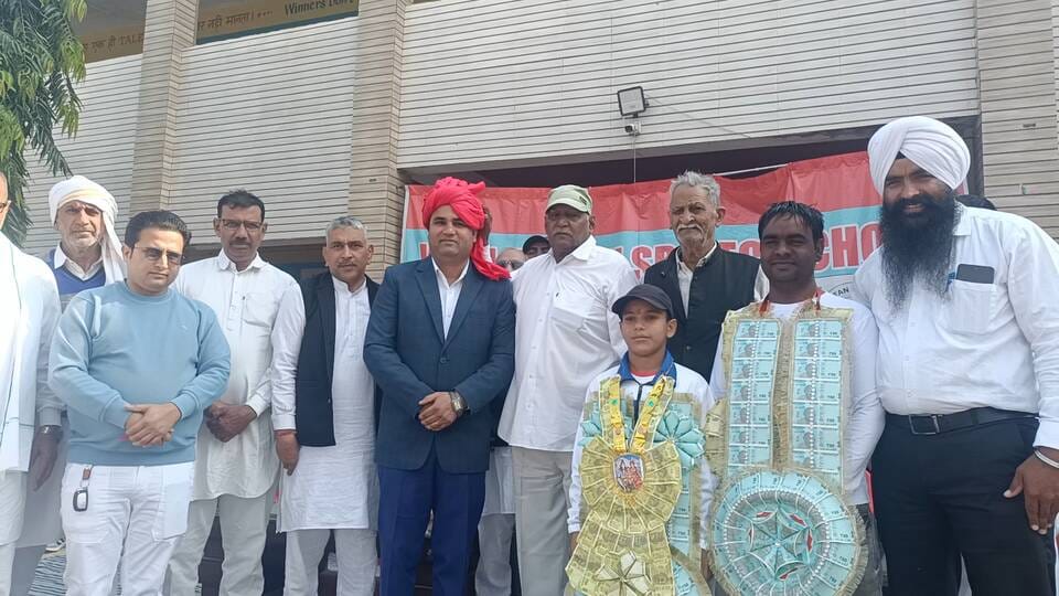 Deepanshu of Balu won silver medal in wrestling