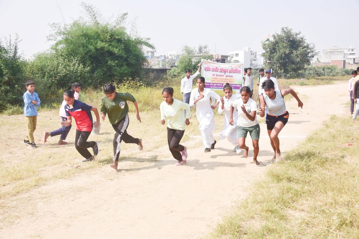 In the 200 meter race, Jeevani came first, Latesh came second.