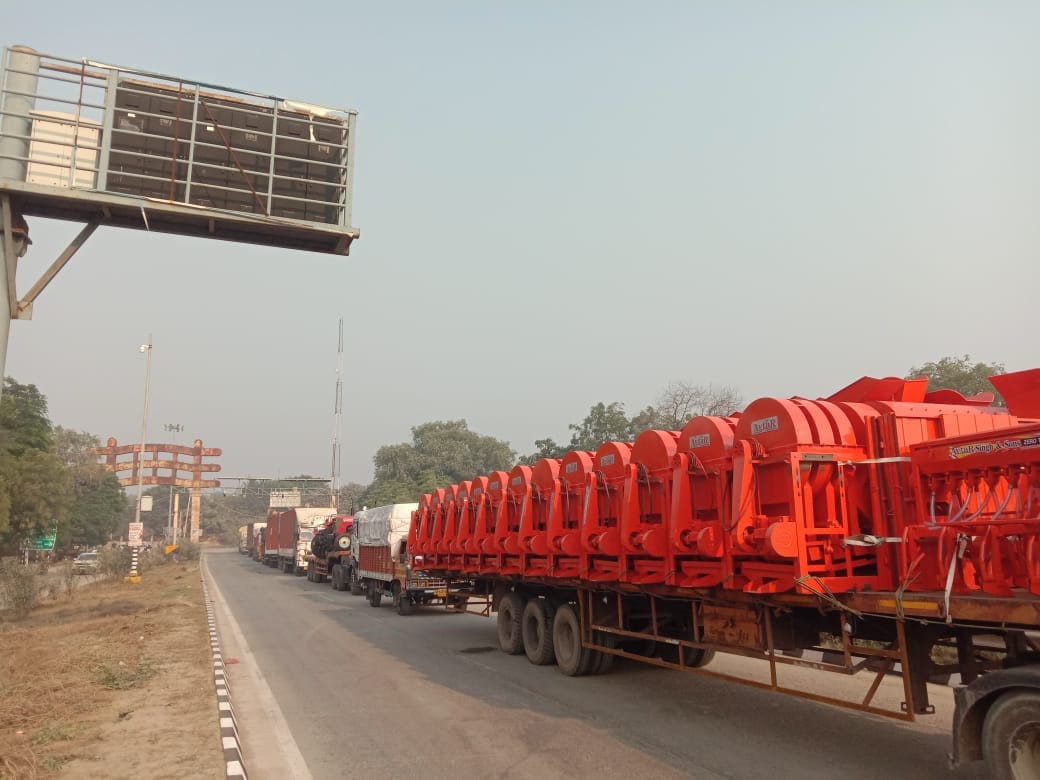 Vehicles were stranded for nine hours and 25 km.