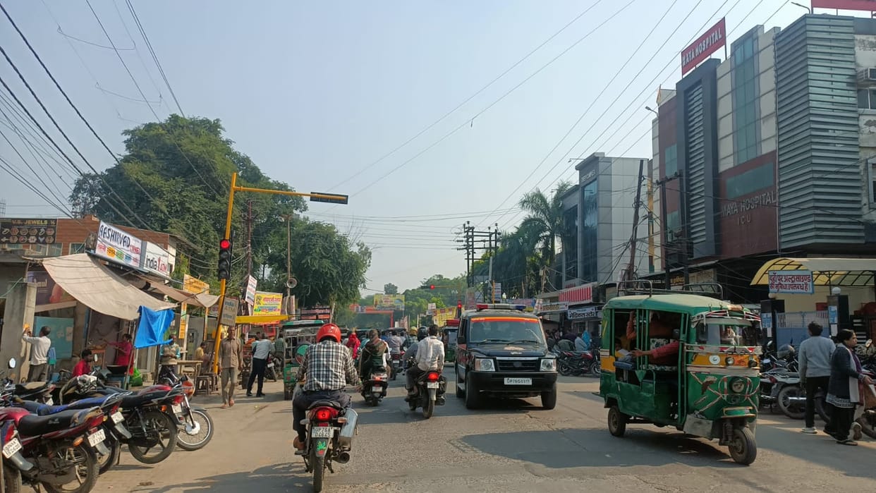 Trial of traffic lights installed at three places begins