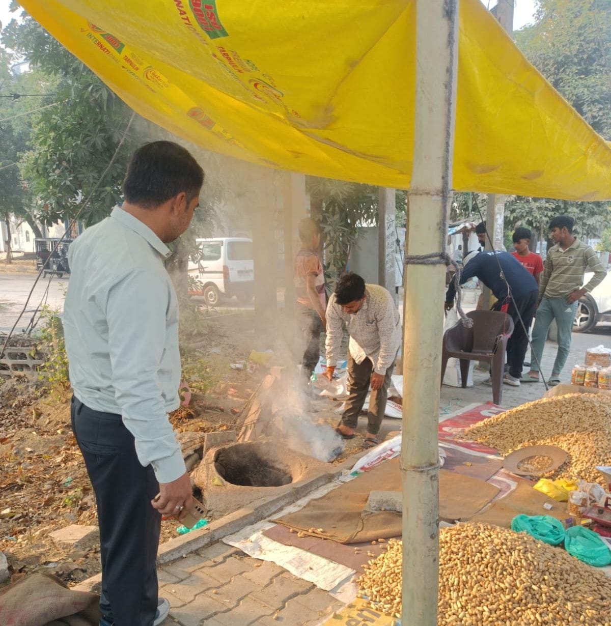 Action taken against five people who were roasting peanuts by burning a furnace