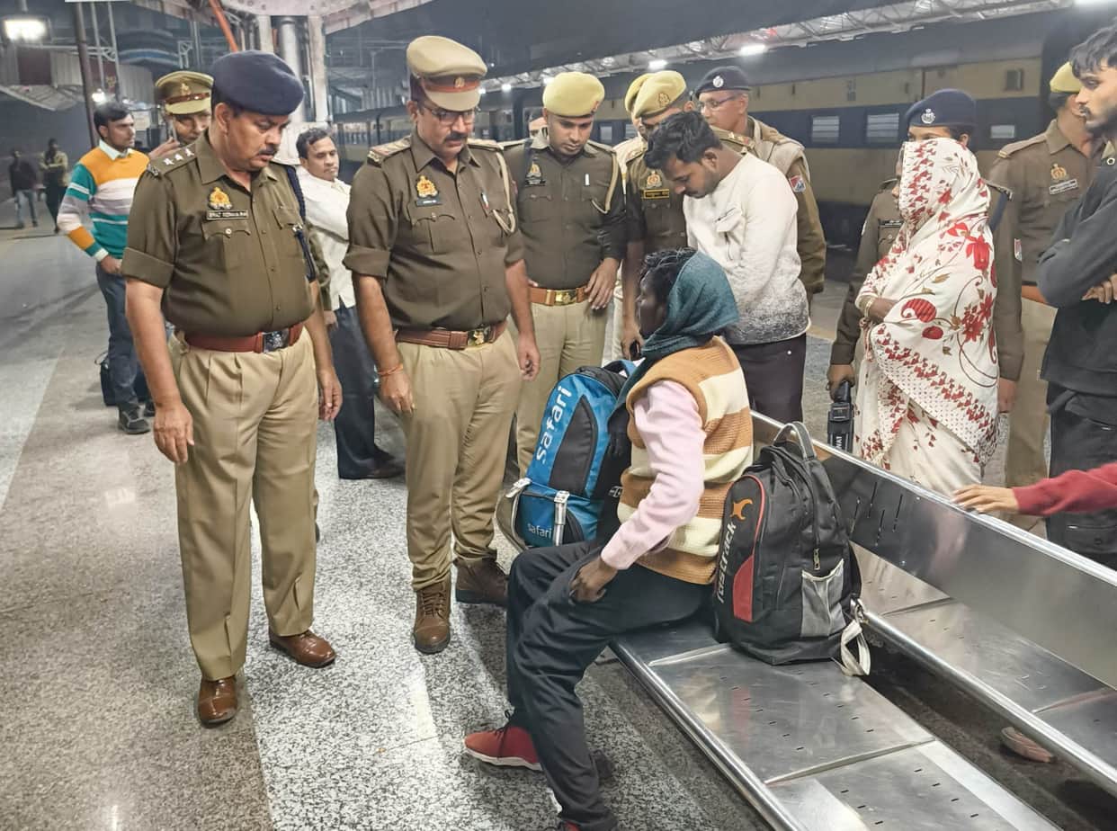 Delhi Blast Airport Metro Bus Stations Checking in Trains Passengers notify news and updates