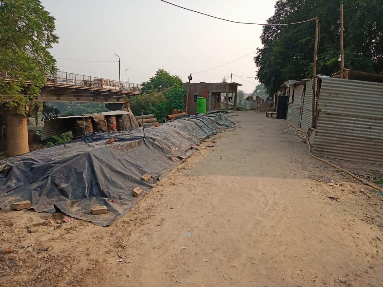 Bridge Corporation gave Rs 10 lakh for removing electric poles, construction of the bridge will start soon.