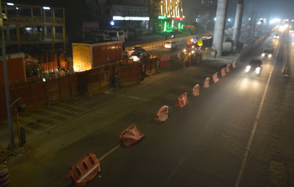 Metro shuts down Guru Ka Tal Cut, vehicles stuck in traffic jam on highway