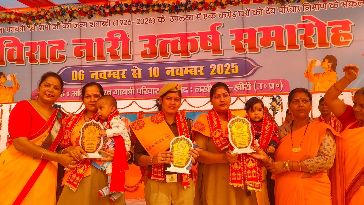 Deepmahayagya was organised in the Nari Utkarsh ceremony, hundreds offered sacrifices