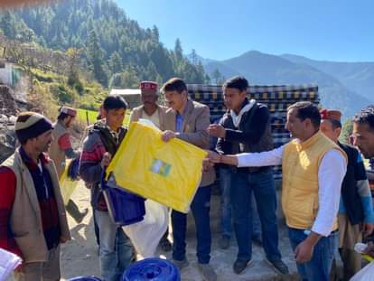 MLA Shourie reached the village to bring relief to the wounds.