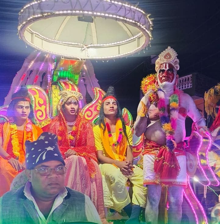 Siddharthnagar News : Emotional audience watching Bharat Milap
