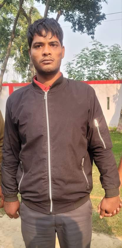 खुर्जा देहात थाना पुलिस की गिरफ्त में चोर डिलीवरी ट्रक चालक दीपक। संवाद