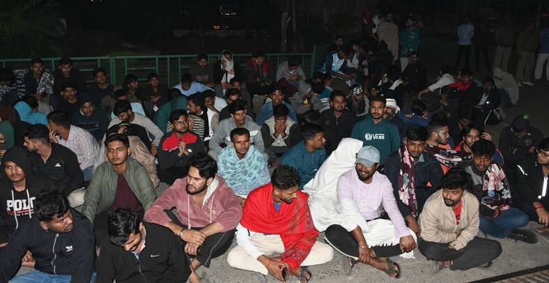 Late night students staged a protest at Lucknow University to free their classmate.