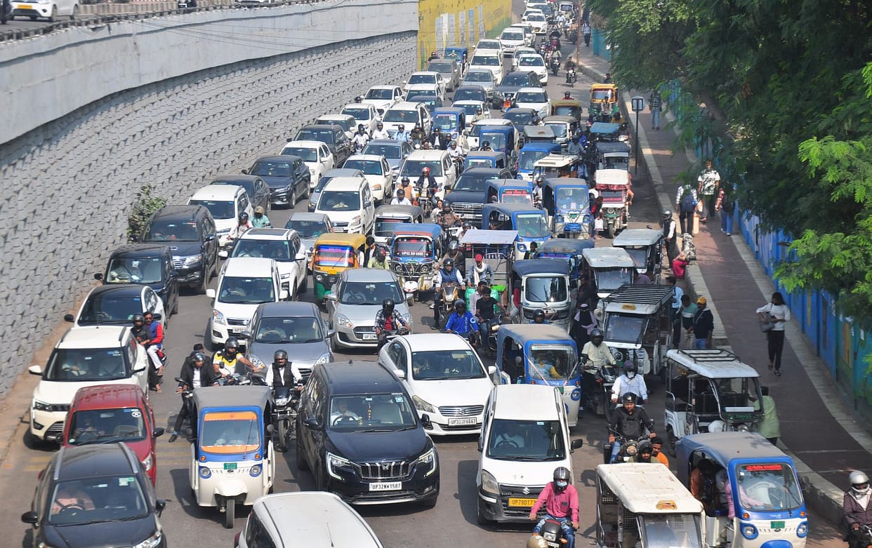 Traffic jam caused trouble, vehicles kept crawling