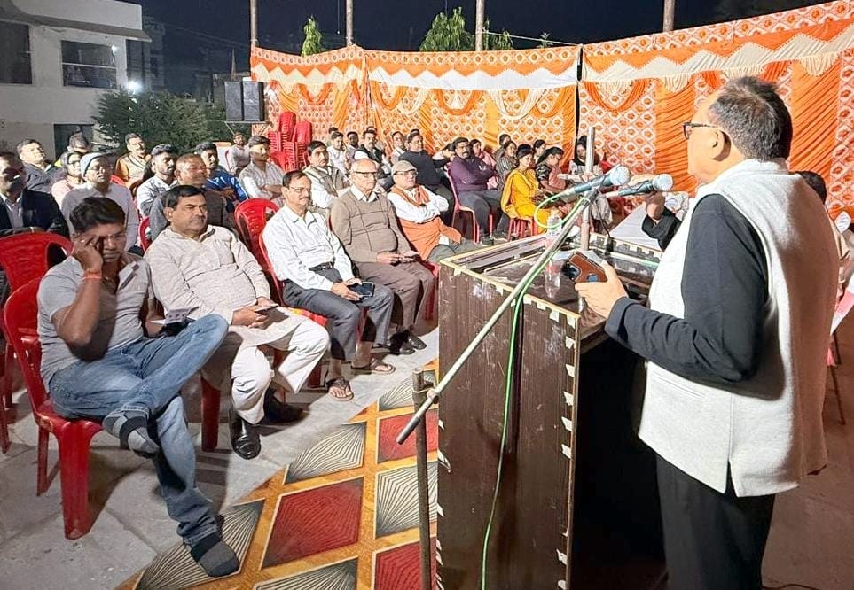 Gave the mantra to awaken the spirit of harmony and organization through the Gita.