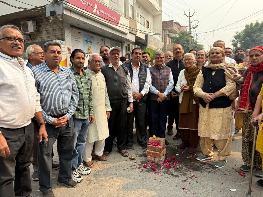 The MLA inaugurated the construction of three streets in Subhash Nagar.