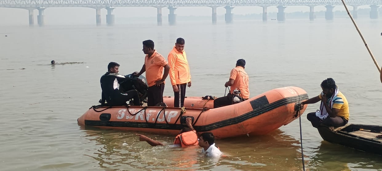 Teenagers who drowned in Ganga remain untraced even after 24 hours