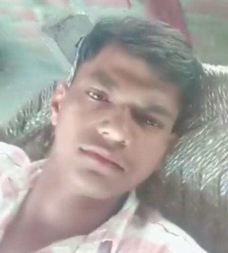 A young man died after being hit by a high-tension line.