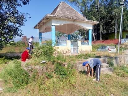 Volunteers from Bagheri School cleaned the area.
