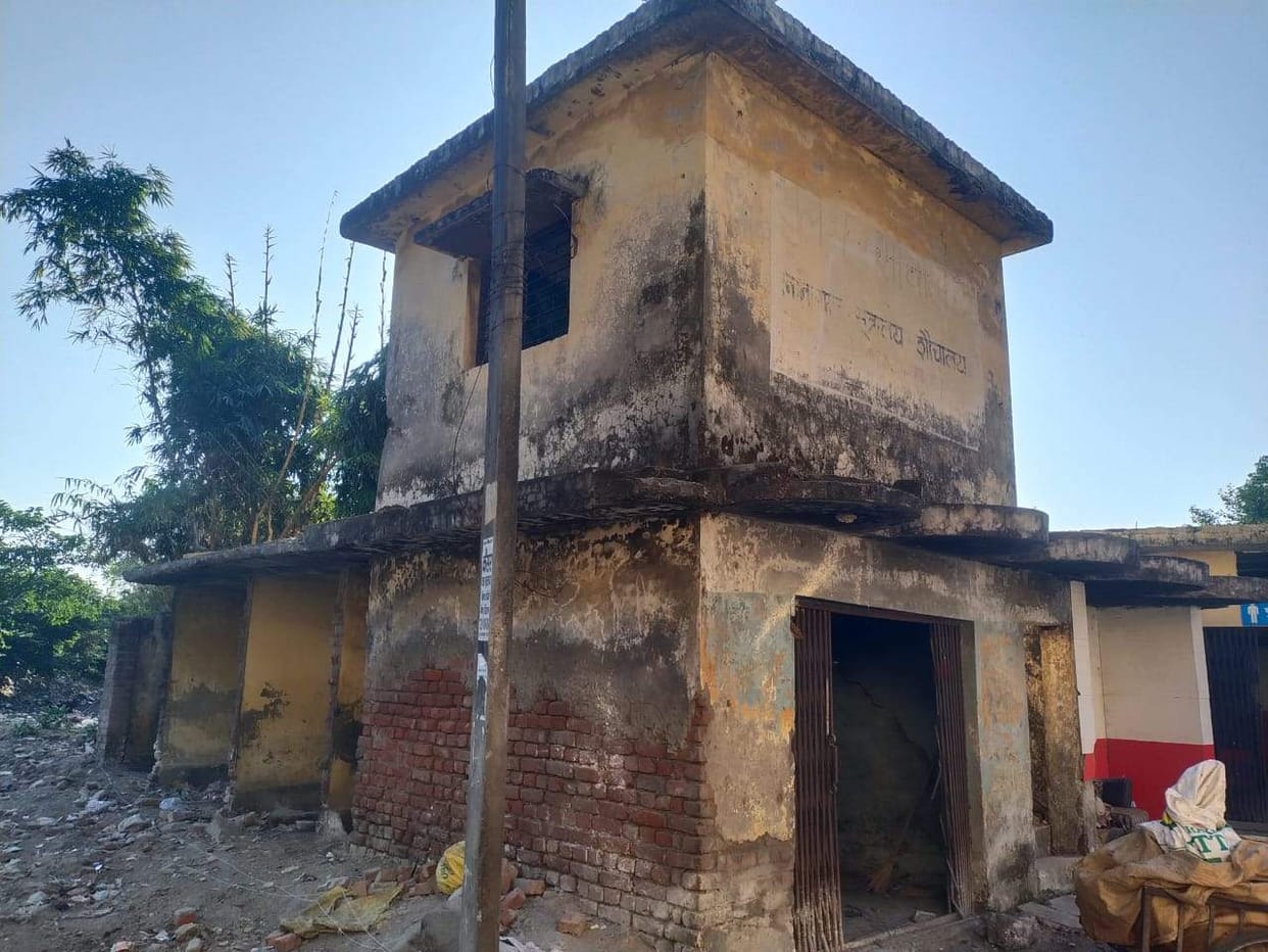 No water and electricity facility in toilet