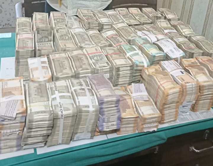 Police seized Rs 1.75 crore from the car of a rice sheller in Sirsa