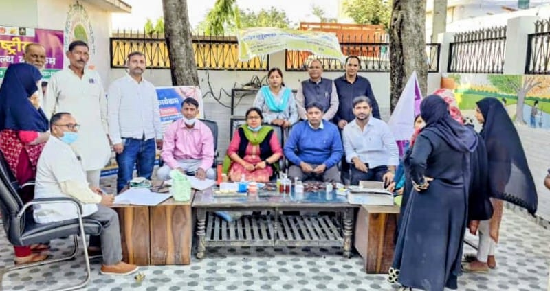 33 people examined in health camp in Sathala