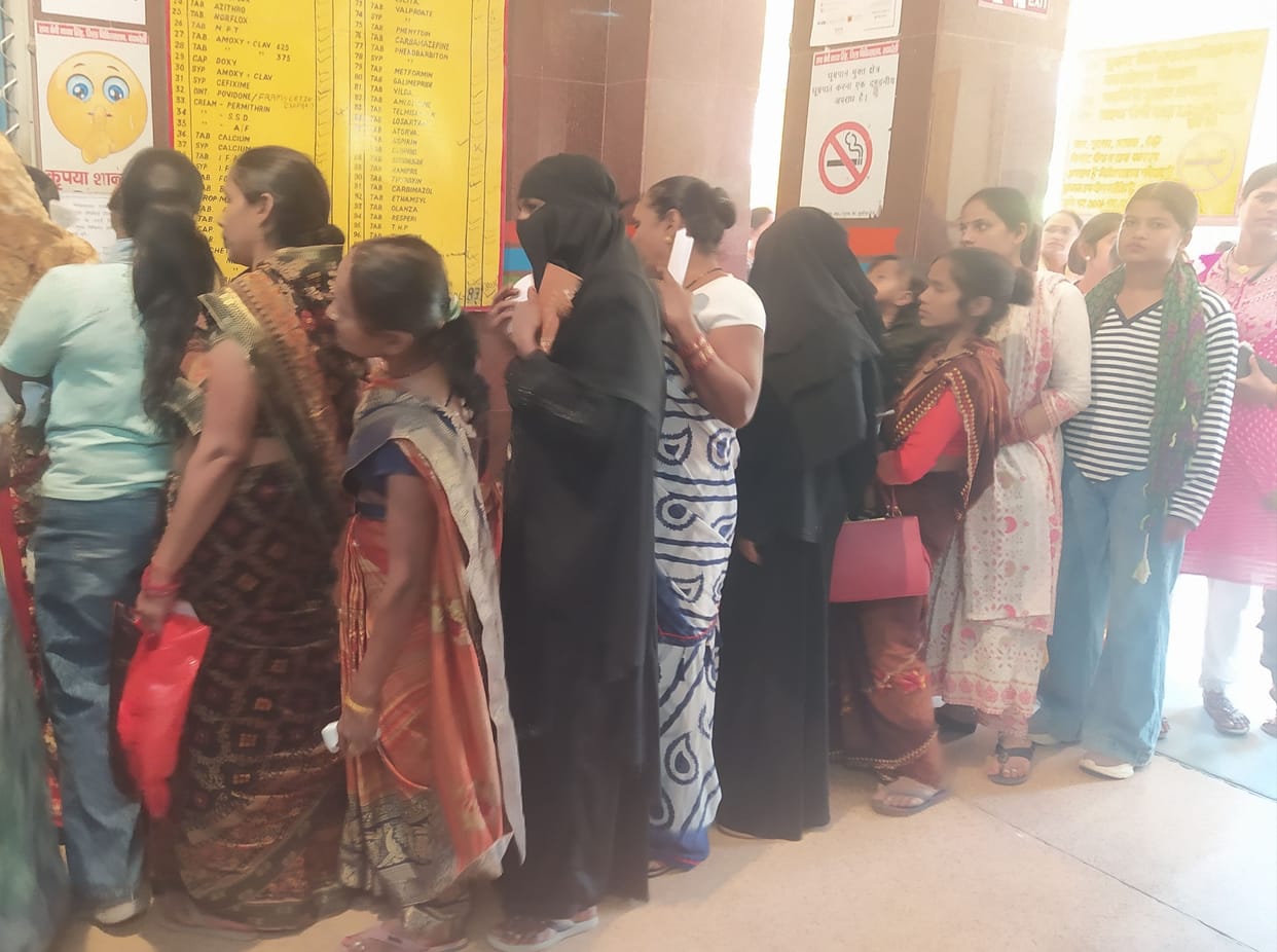 Elderly man dies of fever, 18 admitted, 600 patients reach OPD