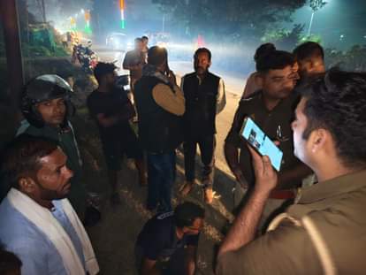 Bike rider falls on the road after being hit by Bolero, is crushed by tempo coming from behind, dies