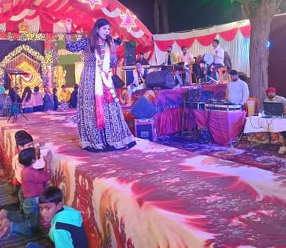 Devotees danced to the hymns of Khatu Shyam