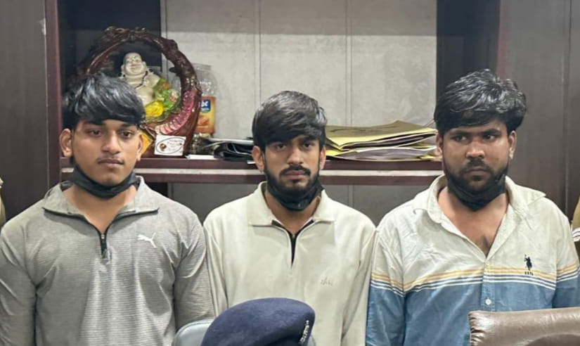 Twin brothers, including two sisters, formed a snatching gang and were caught.
